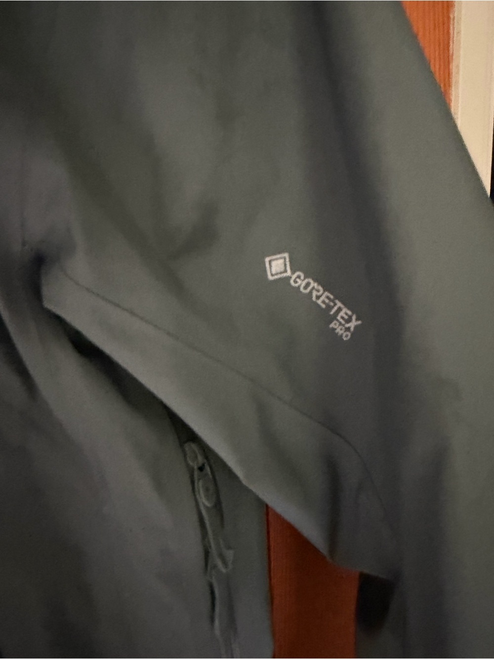 Arc'teryx women’s beta Waterproof Hooded shell  - gray - Picture 3 of 7